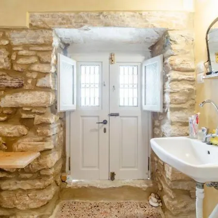 Cosy In Traditional Cycladic House בית הארחה