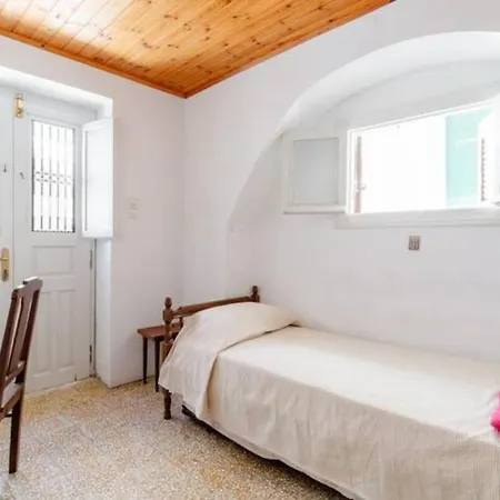 Cosy In Traditional Cycladic House Guest house